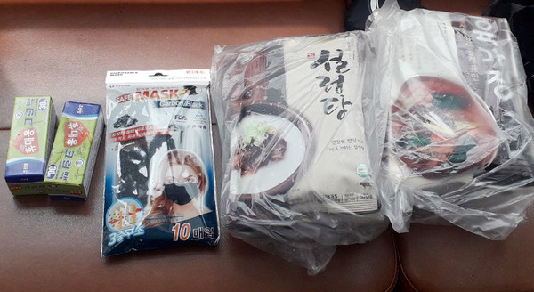 독거어르신들에게 전달된 음식들