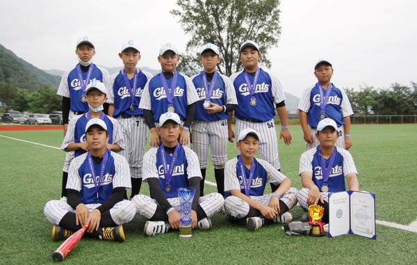 유소년야구단 일산자이언츠 선수들.