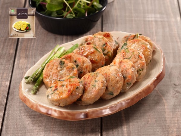 •고기완자 300g : 잡육을 쓰지 않고 오로지 국내산 돼지고기 후지만을 사용해 육즙이 뛰어난 전통 완자입니다. 두부와 야채를 듬뿍 담아 식감이 부드럽고 영양도 풍부해요