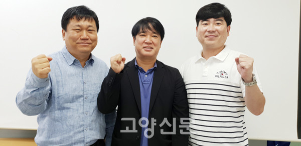 항공대 지역특화사업센터를 책임지고 있는 권용진 교수(사진 왼쪽에서 첫 번째)는 20년 이상 산학협력사업을 이어오며 지역기업의 R&D역량 강화와 혁신을 이끌고 있고, 장용희 박사(사진 가운데)와 박창현 책임연구원은 기업지원과 산학공동 연구사업을 위해 늘 기업현장을 직접 발로 누비고 있다.