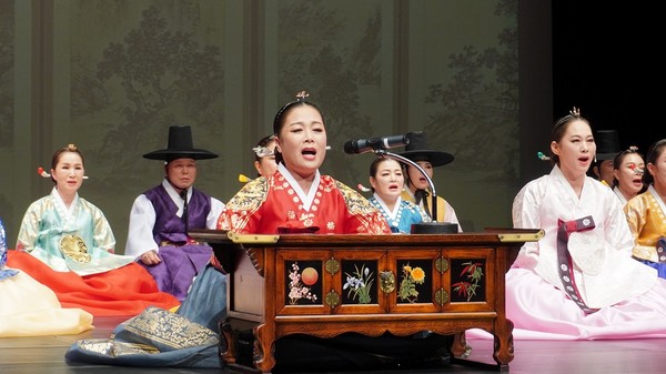 ▲ 고영란 송강가사문학보존회 이사장의 공연 모습.