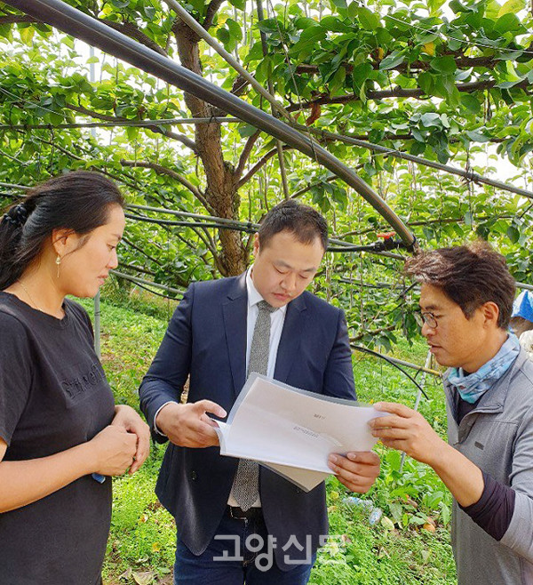 강상진 대표는 “농어촌의 다양한 생산물을 소비자에게 직접 소개하고 판매하는 정직한 플랫폼 구축으로 에이라이프를 단순 유통채널을 넘어 6차 산업에 한발 더 다가서는 창조적 마케팅 그룹으로 만드는 것이 목표”라고 말했다.