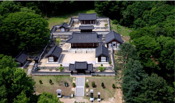 이천의 설봉서원은 지자체의 노력으로 복원된 사례다. 1871년 흥선대원군의 서원철폐령으로 문을 닫았다가 2007년 복원된 설봉서원 복원에는 문중 기탁금 4억원 외에 이천시 예산 14억원이 들어갔다.