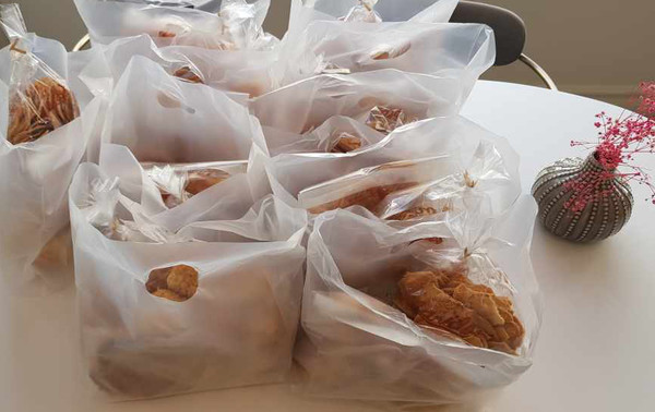 희망나눔 간식은 떡볶이 재료와 빵, 비스코티 등으로 구성됐으며, 저소득층 10가구에 전달됐다.