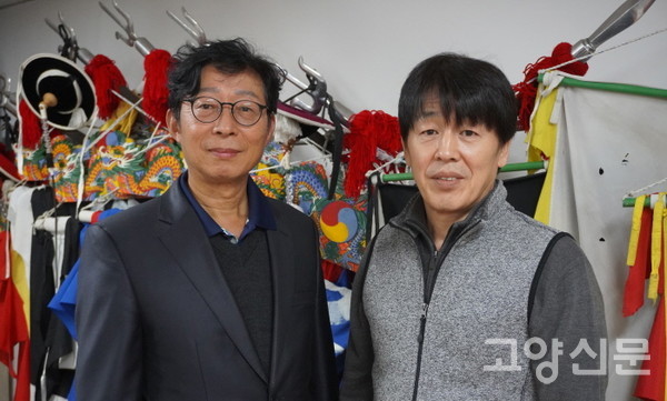 (왼쪽부터) 진밭두레본존회 김수정 회장과 한뫼풍물단 장구석 대표.