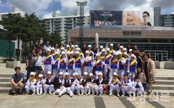 2019년 고양시청소년종합예술제 최우수상을 수상한 정발초 풍물반. 