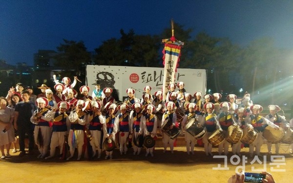 2019년 고양문화원 토요난장 무대에서 공연을 펼친 정발초 풍물단.