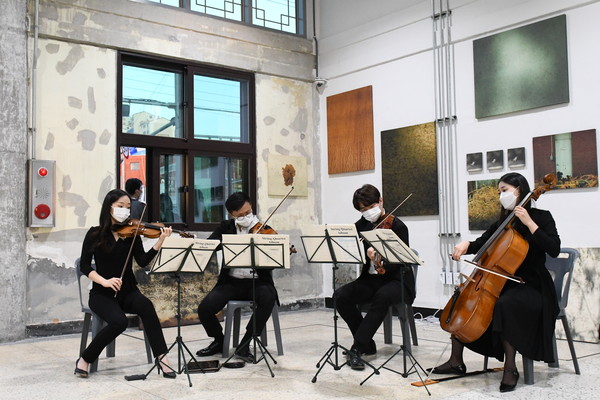이날 준공식을 축하하기 위해 4인조 현악단인 ‘비토 콰르텟’의 연주가 마련됐다. 멤버 중 한명은 이곳 능곡에 사는 주민이기도 하다.