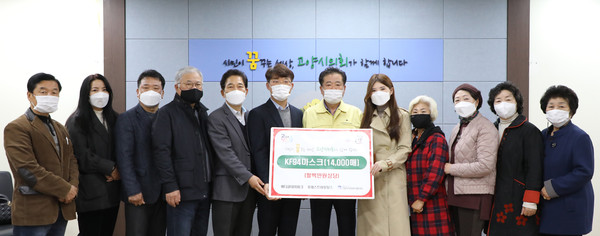 고양시의회 4층 영상회의실에서 열린 마스크 전달식.