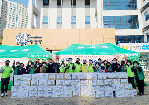 정성을 듬뿍 담은 김장 김치는 8kg씩 포장돼 지역의 어려운 곳에 전달됐다.