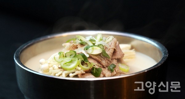 명가원의 대표메뉴인 설농탕