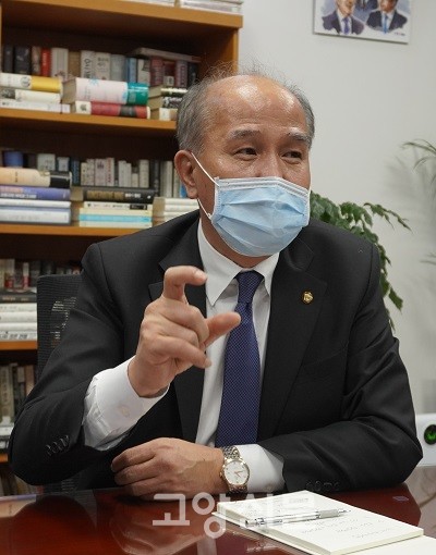 ▲ 카카오뱅크 출신의 이용우 국회의원은 지난 4월 총선 인터뷰에서 "얽힌 문제를 해결하는 데 능력을 발휘하겠다"고 말한 바 있다.