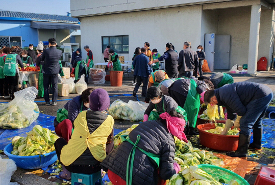 장항1동 김장 담그기