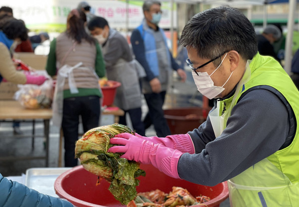 한포기 한포기에 정성을 가득 담았다.