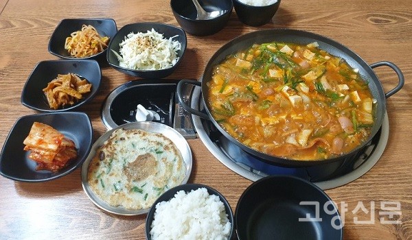 일산 부대찌개 상차림