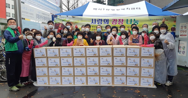 이날 담근 김치는 백석1동의 소외된 이웃 180여 가구에 전달됐다.