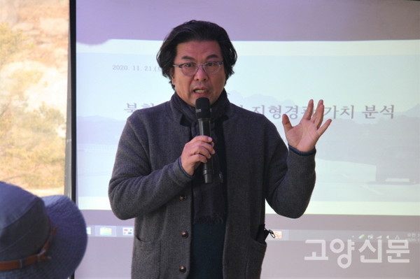북한산성 시민학교에서 강연을 펼치고 있는 박종관 교수 