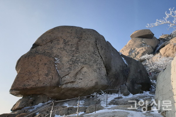 백운봉 아래의 큰 바위 얼굴. [사진제공=유영종]