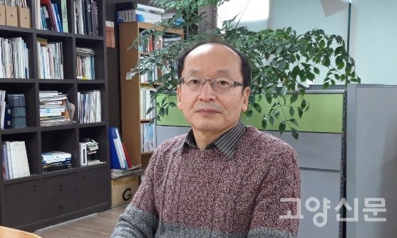 6.25전쟁 전후 고양지역에서 벌어진 일들을 조사해 보고서를 작성한 신기철 금정굴인권평화재단 연구소장.