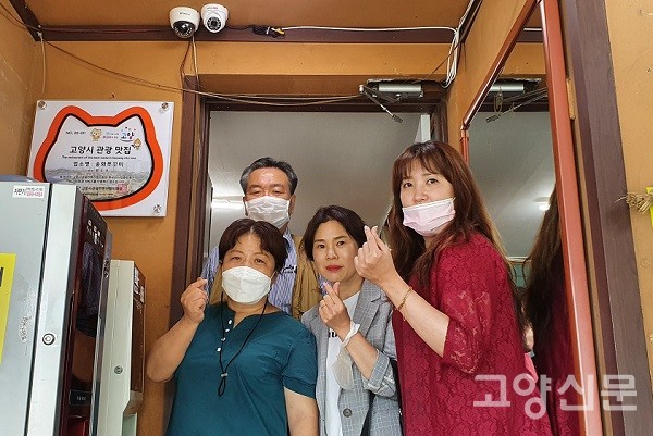 송화주꾸미 황옥경 대표, 고양시관광컨벤션협의회 설미영 감사, 안주연 사무국장, 한국외식업중앙회 덕양구지부 박광배 지부장