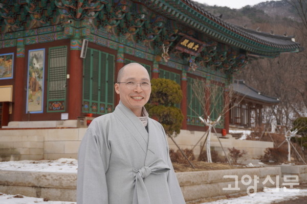북한산 중흥사의 유서 깊은 역사 이야기를 들려준 동명스님. 현재 중앙승가대학 승가학연구원 비구수행관장을 맡고 있다.