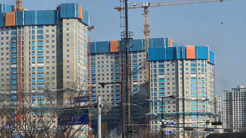 2022년 2월 입주예정인 식사동 일산자이3차(1333세대) 33평형 아파트가 이달 16일 8억4673만원에 분양권이 거래됐다. 2019년 12월 분양 이후 현재 이곳은 3억~3억5000만원의 프리미엄이 붙었다.