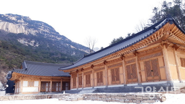 북한산성 내 13개 승영사찰 중 하나였던 서암사도 최근 새롭게 중창되고 있다. 