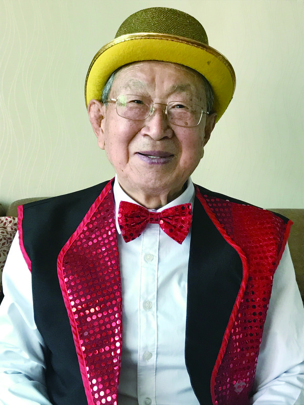 95세 마술사 조용서 어르신. 가만히 계시는데도 웃는 얼굴이시다.