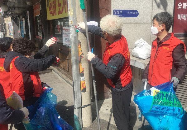  일산2동 통장협의회와 직원들이 참여해 마을청소와 방역의날 행사를 가졌다.