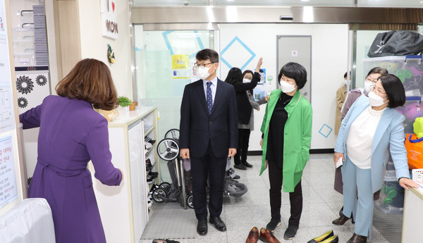 문화복지위원들은 촘촘하게 현장을 둘러보고 시설의 이야기를 들었다.