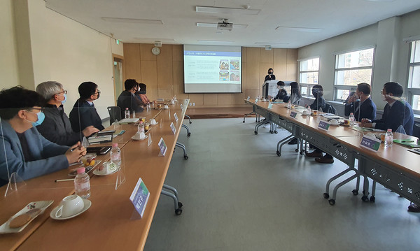 보건복지부 노인정책관 등 관계자들이 고양시일산노인종합복지관을 방문해 현장의 목소리를 들었다.