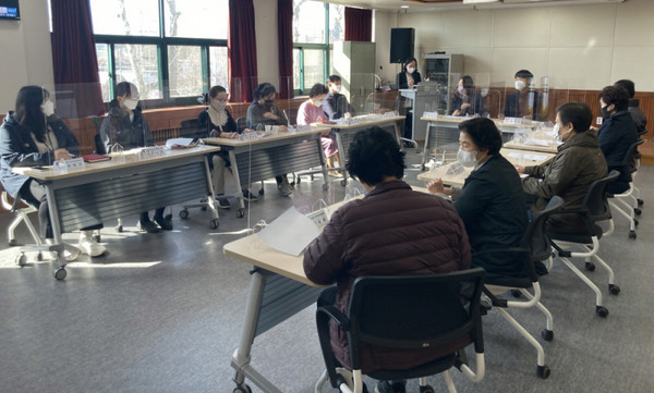 성사2동 지역사회보장협의체가 정기회의를 개최하고 2020년 주요 활동결과 보고와 2021년 사업 계획 승인, 2021년 연간 계획 일정 논의, 기부금 모금, 다양한 서비스 홍보 등의 안건을 심의했다.