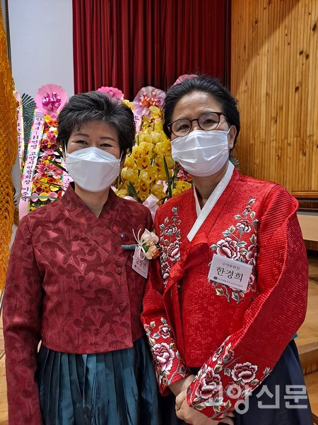 사진 왼쪽 신임 김정연 회장 오른쪽 수석부회장 한경희