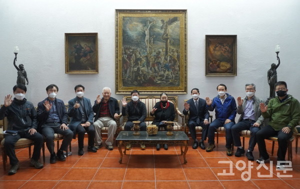 김현모 문화재청장은 고양동 중남미문화원으로 자리를 옮겨 고양시 공무원 및 지역인사들과 소통의 시간을 가졌다. 