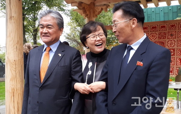 박남영 주독 북한대사와 함께. [사진출처=정범구 페이스북]