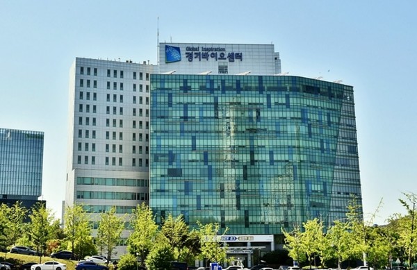 ▲ 수원 광교에 있는 경기바이오센터. 경기 서남부지역은 바이오·의료산업이 전국에서도 가장 강세를 나타내는 지역이다. 