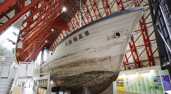미국의 실험으로 방사성 낙진 피해를 입은 일본어선. 사진=도쿄 제5후쿠류마루 전시관