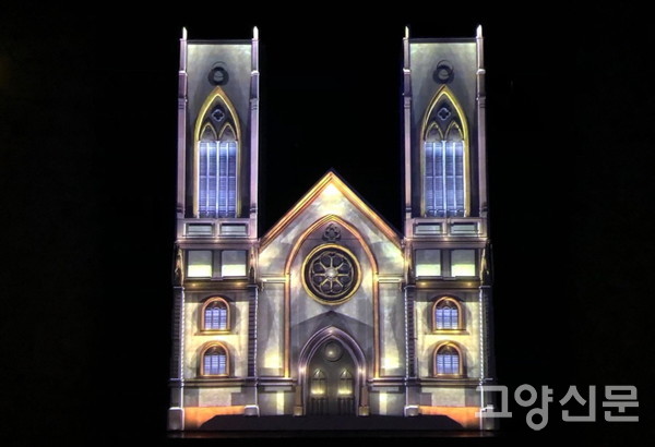 '빛의 욕망' 코너에 재현된 루앙 대성당.