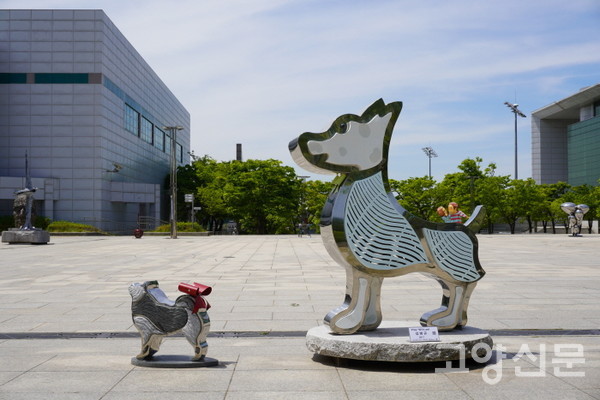 김병규 작가의 'Play-with pet'.