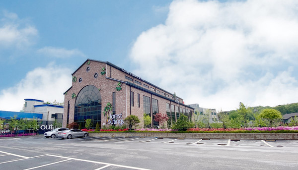 포레스트 아웃팅스의 공간 속에는 지역과의 공생과 상생이 숨쉬고 있다.