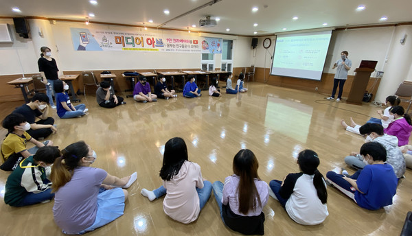 첫 시간으로 학교활동에 가장 중요한 안전교육을 받았다. 