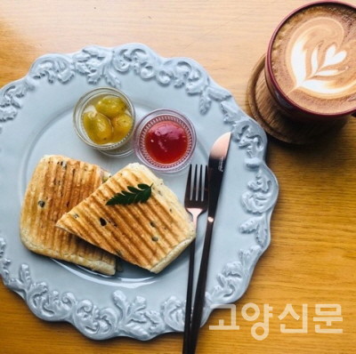 카페라떼와 베이커리 [사진제공=포인트빌]