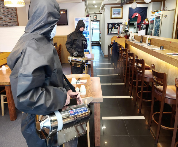 지역의 음식점을 방문해 철저한 방역을 펼치고 있는 한국마사회 일산지사.