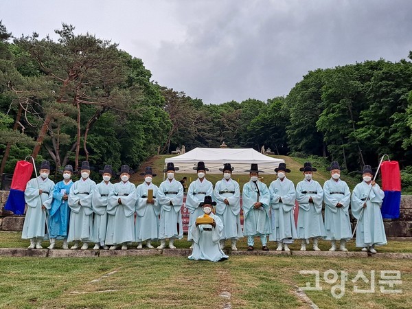 제향을 주관한 전주이씨 소현세자파종회와 (사)전주이씨대동종약원 회원