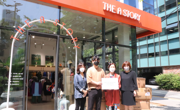 e디아스토리가 고양시장애인종합복지관에 6천3백여만원 싱당의 의류를 후원했다.