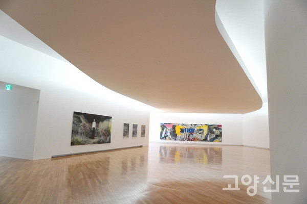  ‘미메시스 AP(아티스트 프로젝트) 컬렉션’ 전시가 열리고 있는 3층 갤러리.  