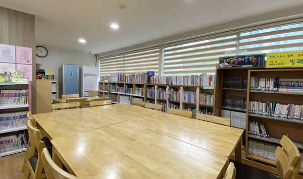 주민자치센터의 작은 북카페. 누구에게나 열린 공간이다. 