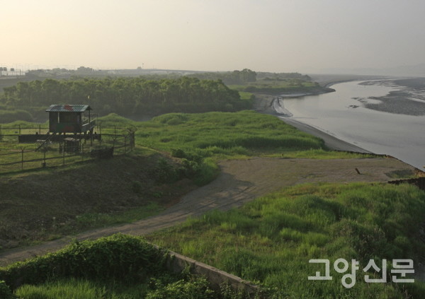한강하구 고양시 구간은 부유물이 퇴적되기 쉬운 지형적 특성상 유실지뢰 위험성이 상존한다.