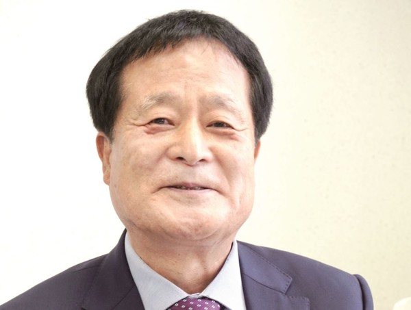 노화연구 분야의 세계적 석학인 박상철 교수는 한국인의 장수비결로 전통음식과 정자문화를 꼽는다. 채소를 데쳐먹는 방식으로 많이 섭취하고, 김치와 된장 등 발효음식을 자주 먹는 것이 장수의 비결이라는 것. 그리고 농촌의 마을 입구에 있는 정자가 노인들의 고독감을 없애주기도 하고 자존감을 세워주기도 한다고 한다. 박 교수는 동네사람들이 오가며 인사를 나누고 안부를 물을 수 있는 마을정자와 같은 공동체 문화가 필요하다고 강조했다.