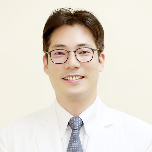도웅정 동국대일산병원 심장혈관내과 교수는 “65세 이상이면서 혈압이나 당뇨가 있는데 맥박수의 변동이 심한 분들은 심전도를 통해 심방세동 여부에 대해 검사할 것을 꼭 권한다”며 “특히 뇌경색은 인지기능 저하와 관련이 있기 때문에 심방세동 진단을 통해 적절한 항응고요법을 시행하면 인지기능 저하를 막고 치매 예방에도 도움이 될 수 있다”고 말했다. 